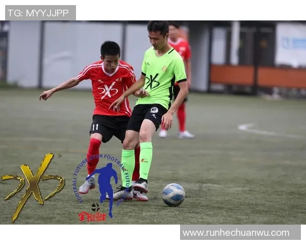 足球球星在家看电视时的心态与生活点滴揭秘